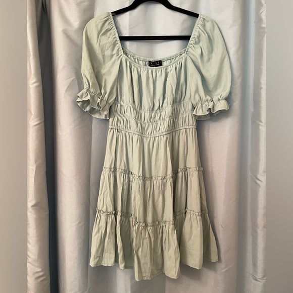 Light green sage dress NWT size small - Picture 3 of 3